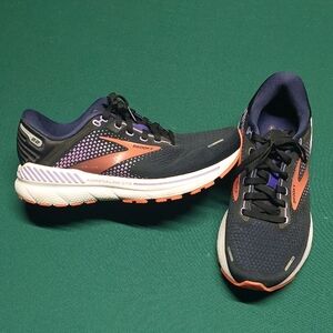 Brooks Adrenaline GTS 22 Women's Running Shoes Size 8.5 Medium Width Like New